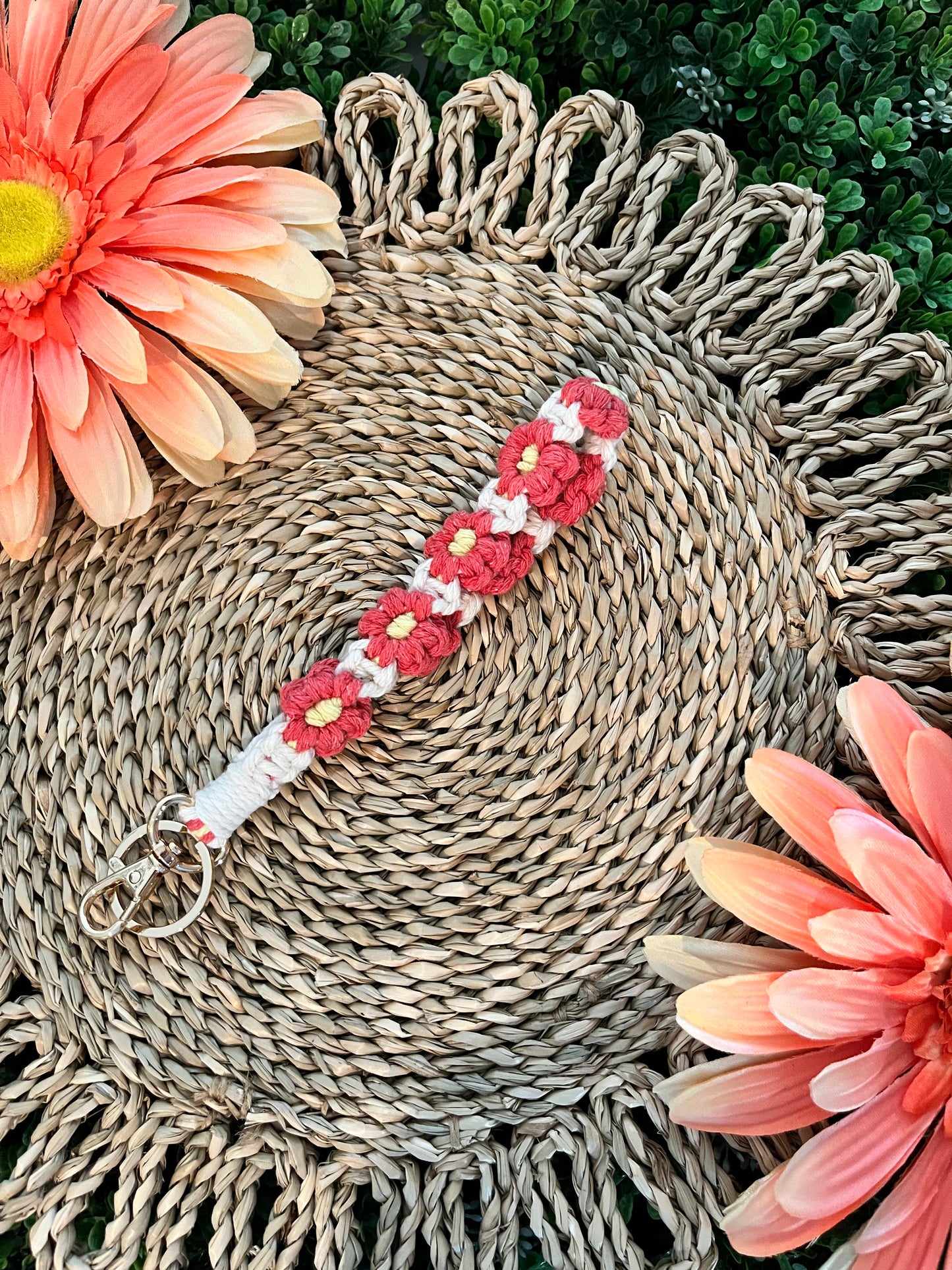 Daisy Macrame Wristlet Keychains