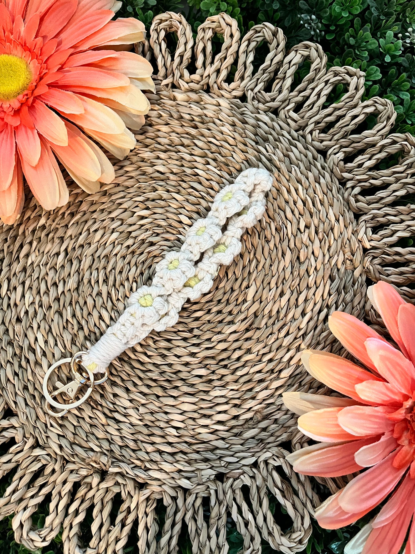 Daisy Macrame Wristlet Keychains