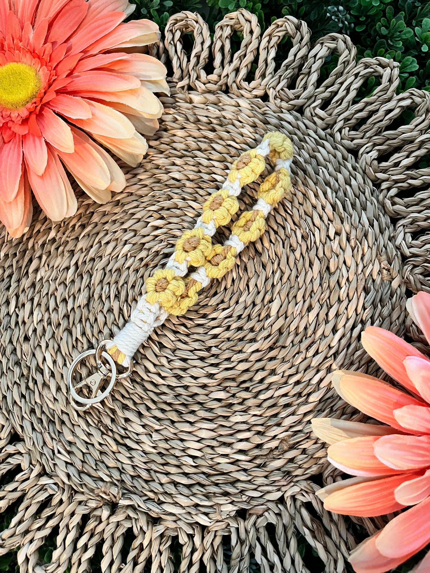 Daisy Macrame Wristlet Keychains