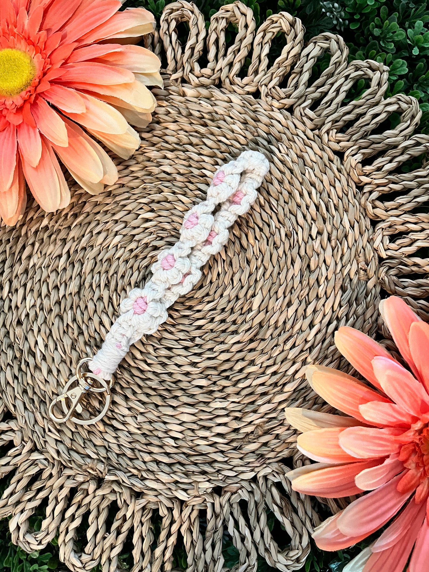 Daisy Macrame Wristlet Keychains