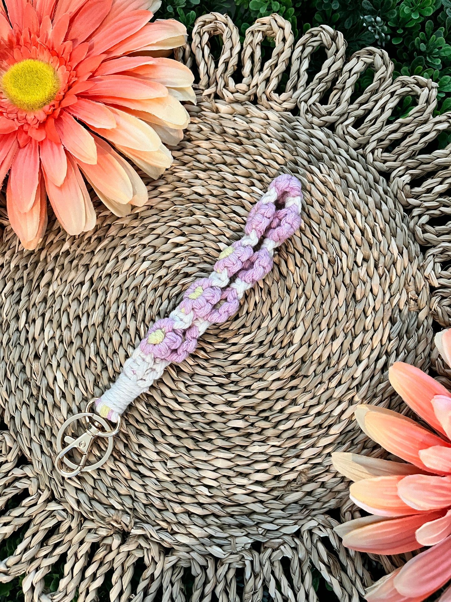 Daisy Macrame Wristlet Keychains